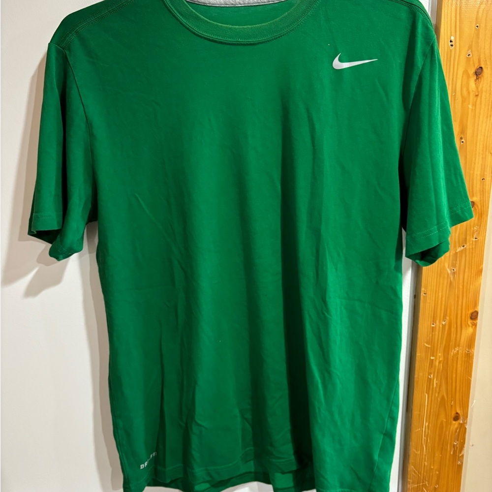 Nike Men's Green T-Shirt